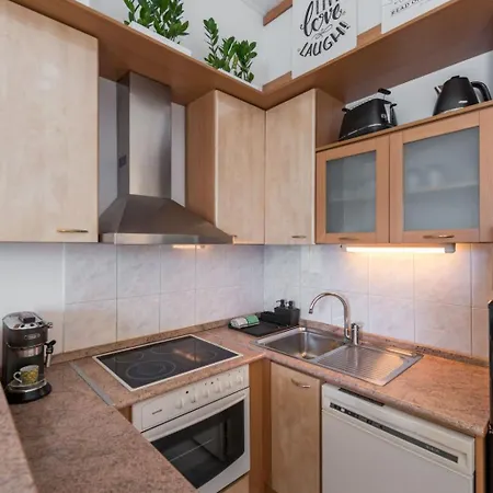 Und Riva Lucija Von Litto By Interhome Apartman Split